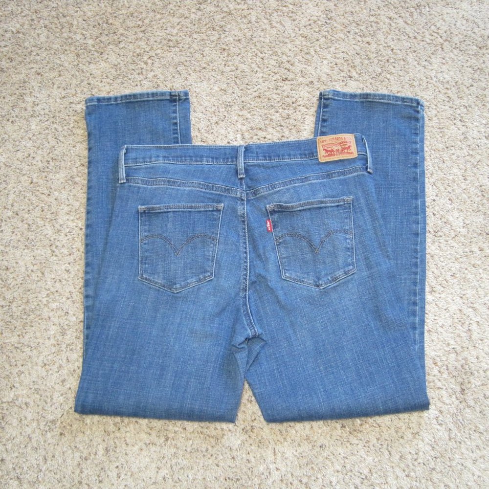 Levi's slimming straight 31x27 jeans